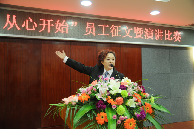 華億集團副董事長、華億國際副總經理章國琴發表熱情洋溢的講話