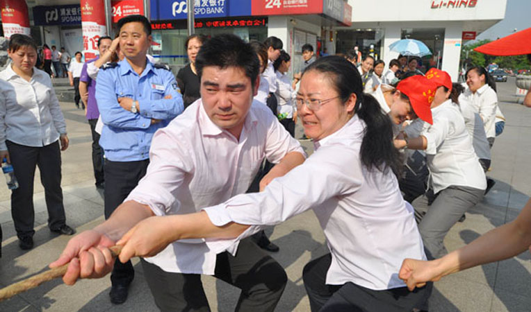 巾幗須眉齊上陣