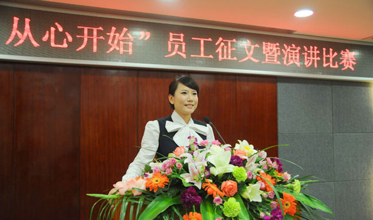 女員工演講風采