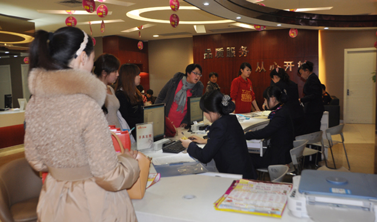 大客戶部在緊張的工作中