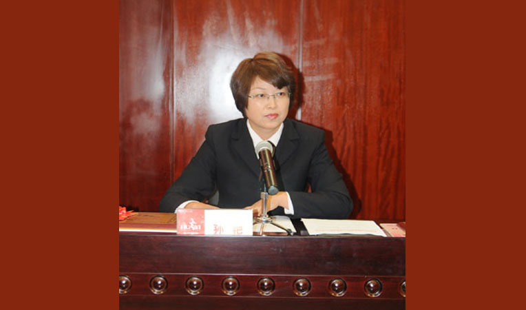 華億國際副總經理孫艷主持大會