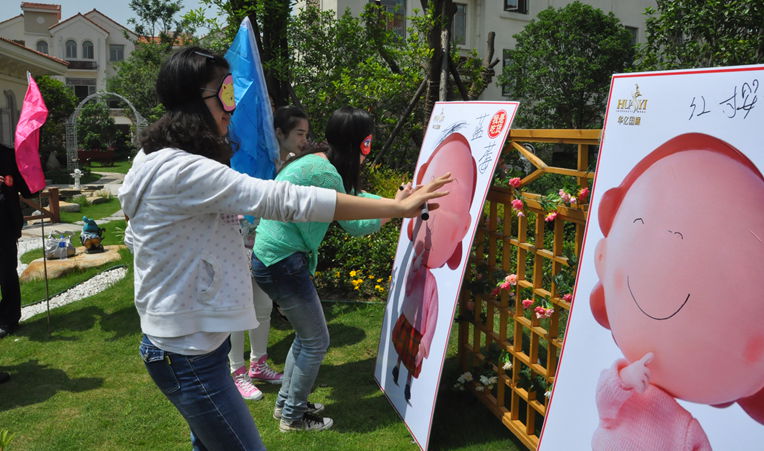 盲人摸象活動進行中