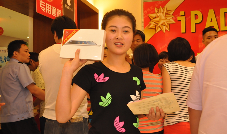 終于搶到IPAD了,辛苦的守候沒有白費