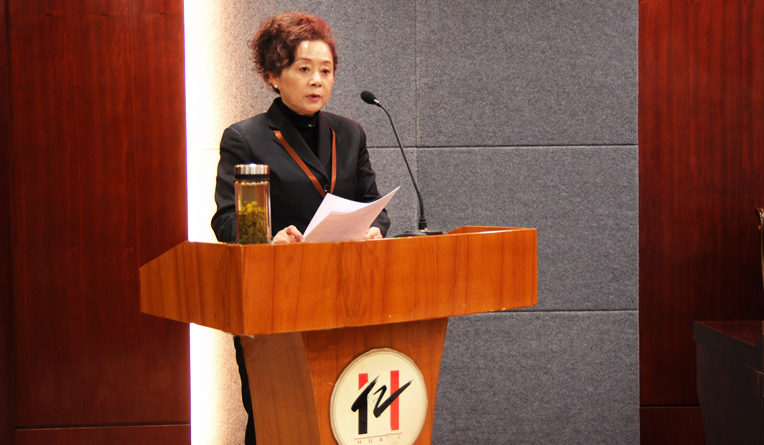 華億國(guó)際副總經(jīng)理章國(guó)琴對(duì)本次優(yōu)質(zhì)服務(wù)系列競(jìng)賽活動(dòng)作總結(jié)