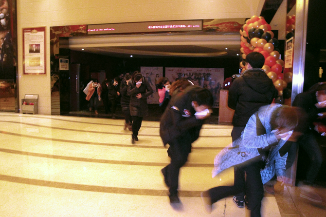 偉晨文化公司組織模擬消防疏散演習(xí)