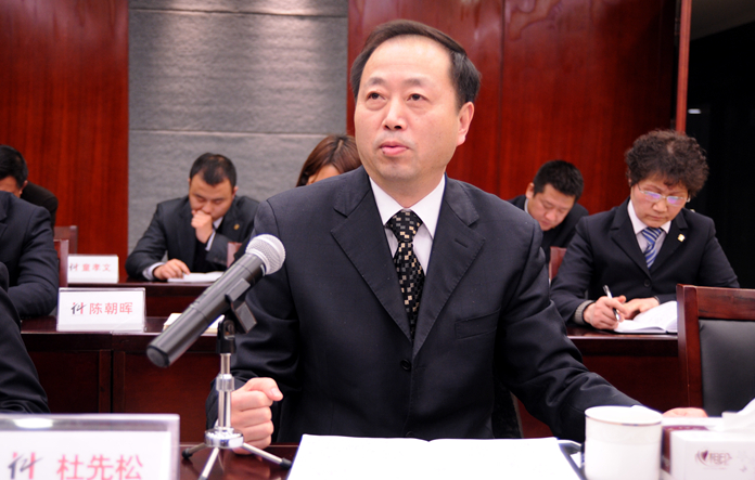 集團副總裁、華億置業公司總工程師杜先松討論發言