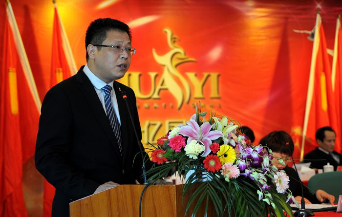 華億國際總經理張樹華作《2013年度工作總結及2014年度工作規劃報告》