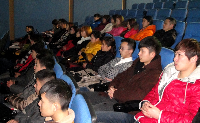 華億環球影城員工認真參會