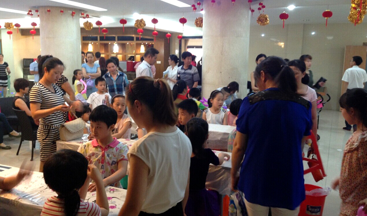 2活動吸引眾多業(yè)主參加