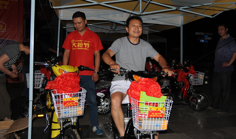 2013年大搶節消費者成功搶得電動車大獎