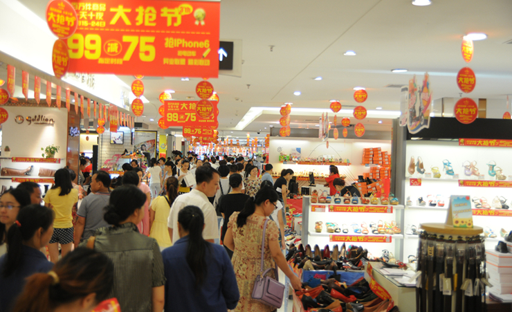 華億國(guó)際過(guò)道變得異常擁擠