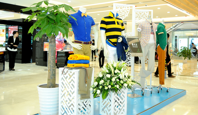 華億國(guó)際星隆店商品陳列十分精美