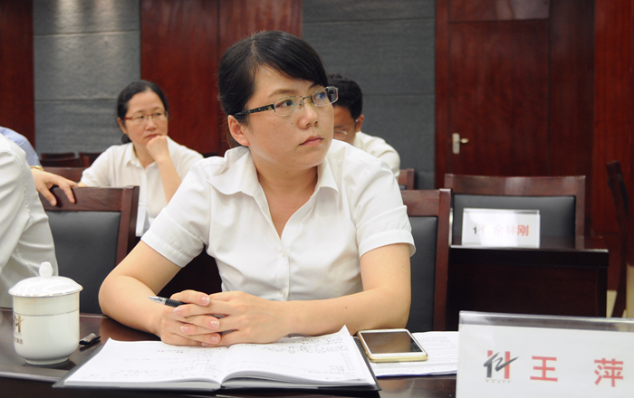 華億國際副總經理、旗艦店店總王萍參加會議