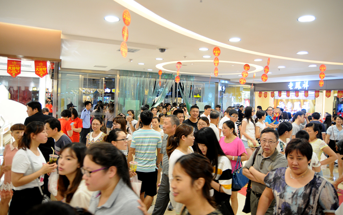 人流涌入華億國際