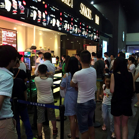 華億環(huán)球影城大搶節(jié)7.7元觀影人氣火爆