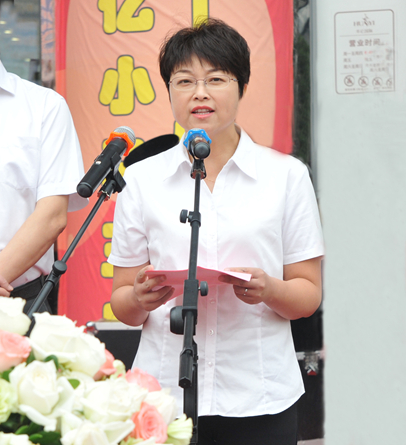 偉晨文化公司總經理孫艷介紹小馬王國項目