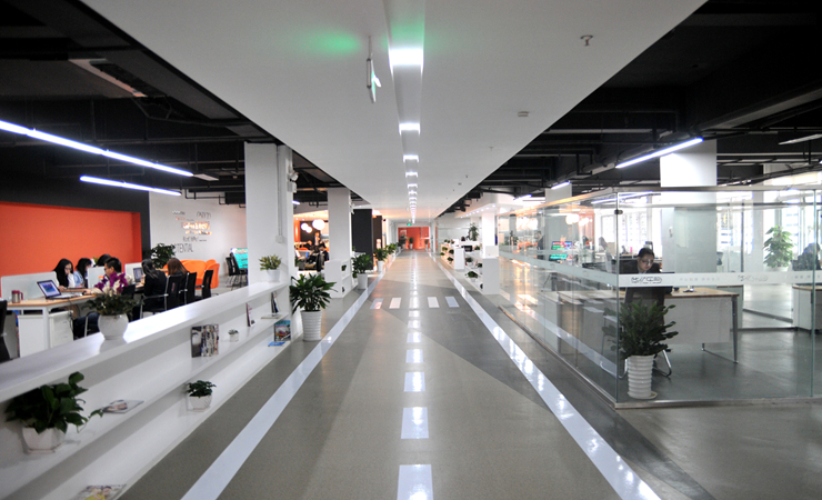 華億樂(lè)購(gòu)電商總部現(xiàn)代化辦公環(huán)境