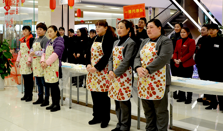 參賽隊員聽取比賽規則