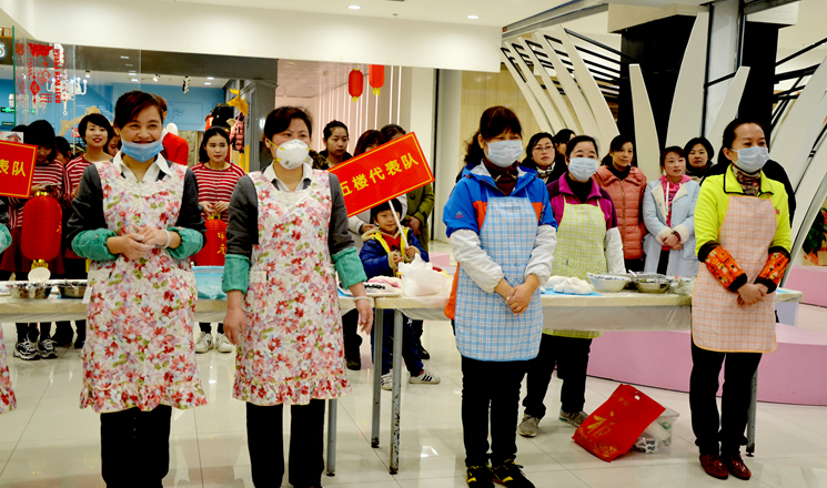 參賽隊員聽取比賽規則