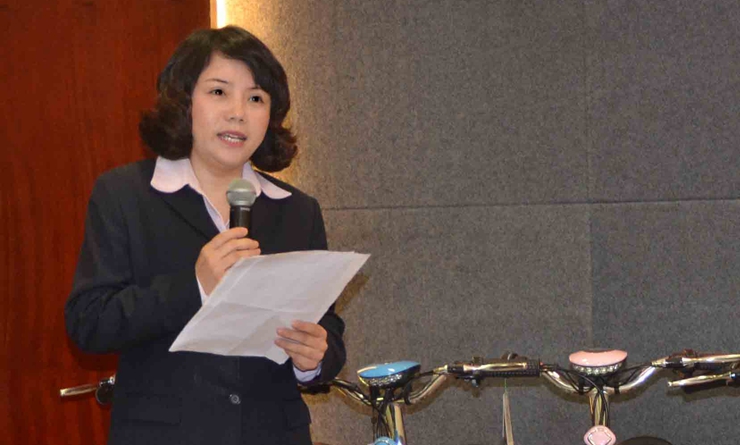 華億國際副總經(jīng)理、步行街店店總王萍主持感恩會