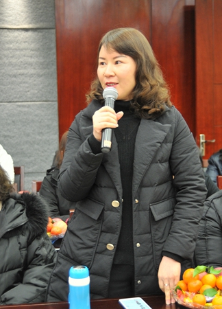 華億國際樓層經理代表晉彩云拜年